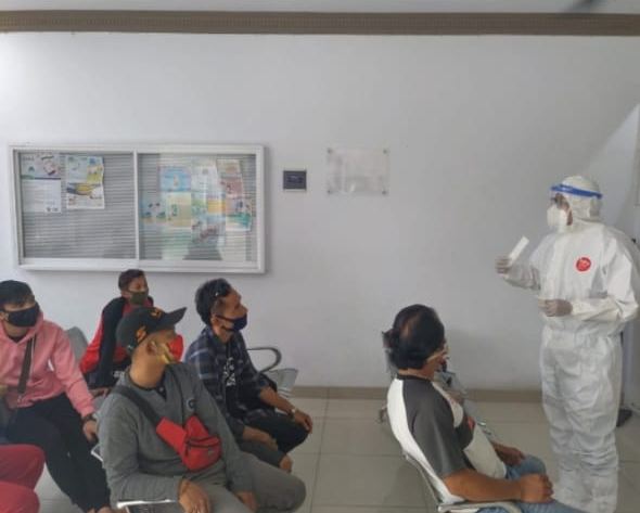 Edukasi protokol kesehatan di ruang tunggu